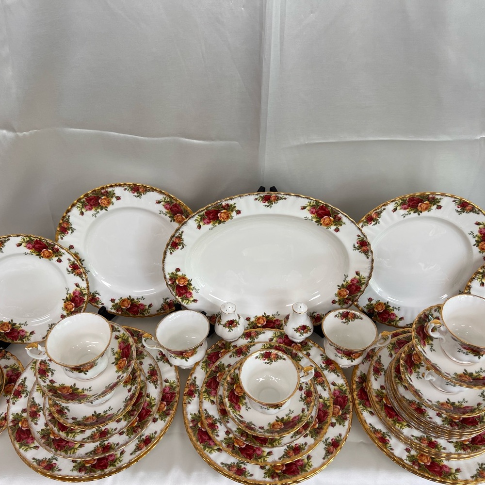 Royal Albert old country Rose Dinnerware Set for 8 people